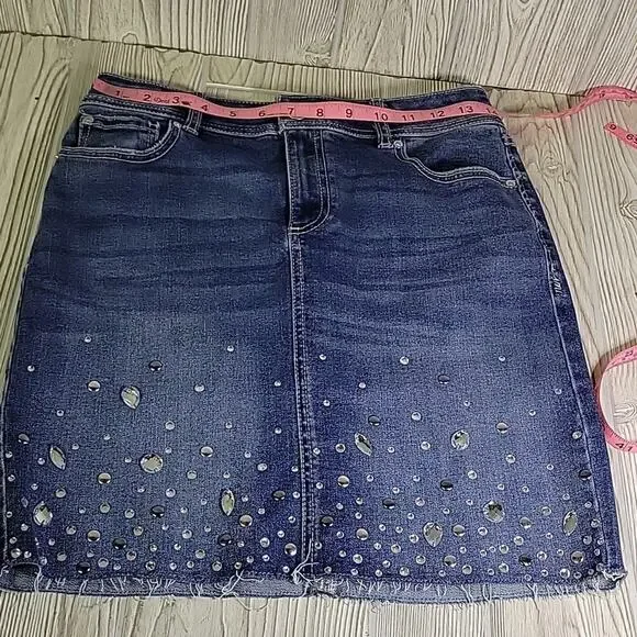 Inc Mid Rise Jean Skirt Jeweled Womens Size 2 NWT - Picture 8 of 9
